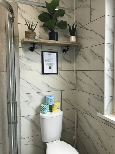 Modern 3 piece bathroom 