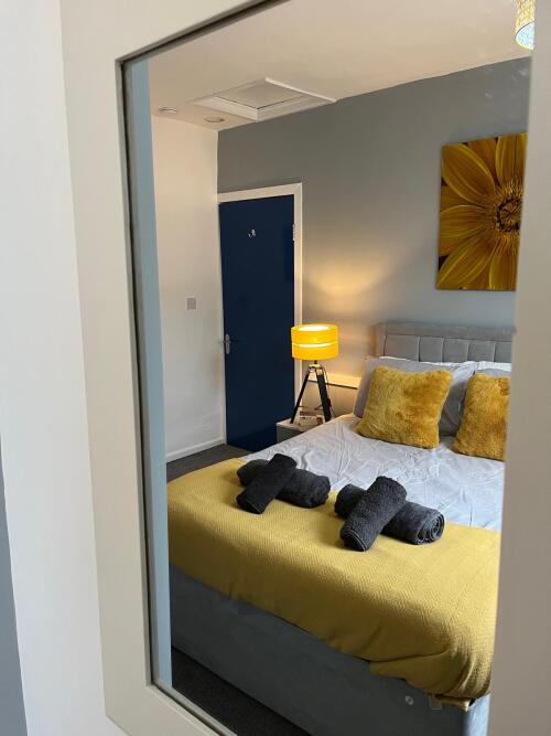 Bedroom 1 - Relaxing comfy double bed in the ground floor bedroom