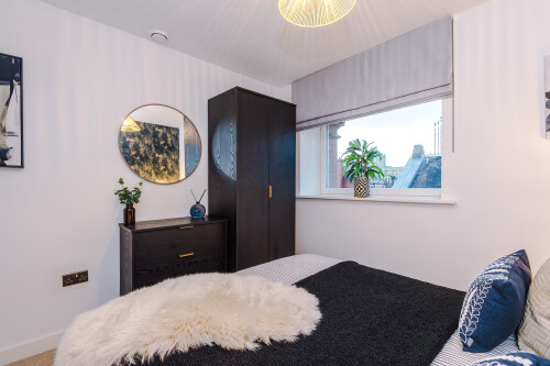 Stylish 2-Bed 2-Bath Apartment in Newly Renovated Victorian Building – Prime Leeds City Centre near Station