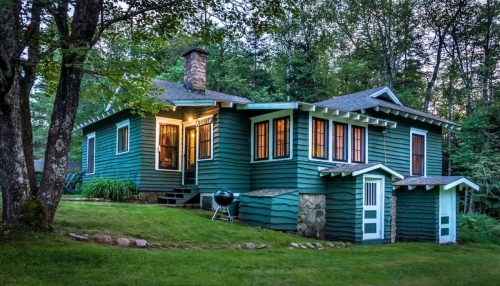 Gardeners Cottage-- Pet Friendly -Woodland  viewl