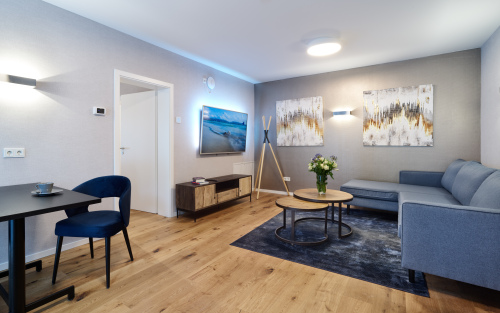 Modern Oak-Apartment-Premium-Eigenes Badezimmer