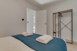 First Floor two bedroom Apartment, suite bedroom with a Queen Size Bed and a complete bathroom.