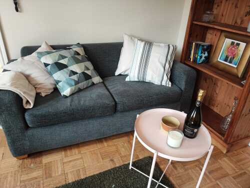 Bright 1 Bedroom Apartment-Private PARKING