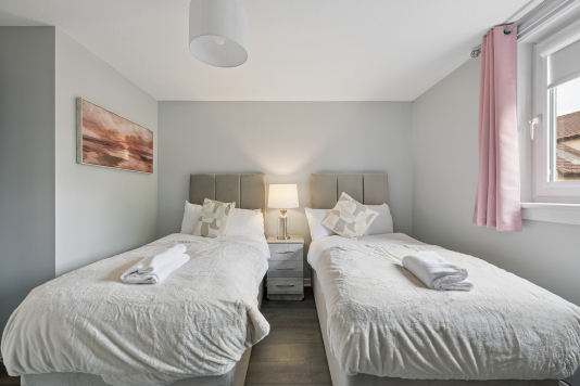 Twin bedroom