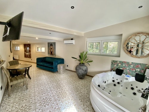 Desayuno Incluido - Suite Familiar con Jacuzzi y Terraza