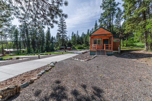 Eagles Nest-Premium-Cottage-Private Bathroom-Lake View