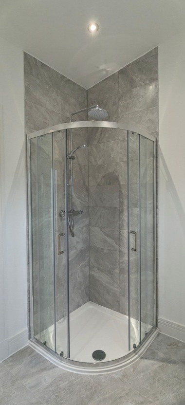 En-suite bathroom in master bedroom 