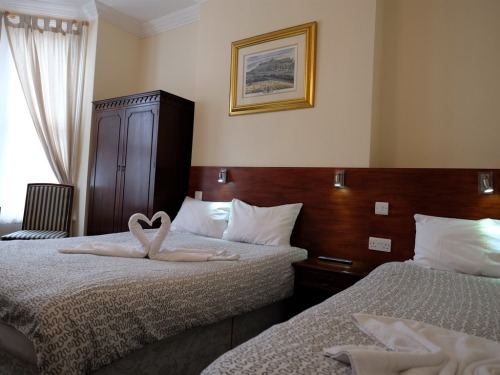 Triple room-Ensuite-Double and Single Beds - Standard