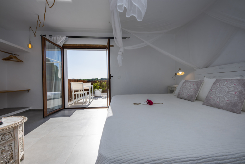 Matrimonial Bed-Suite-Bathroom with shower-Terrace-Aigua Dolça