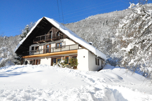 Le chalet côté sud en hiver