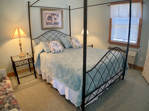 Queen-Ensuite with Shower-Traditional-Patio-Tarpon #1