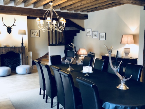 Instant la Ferme et sa salle à manger avec cheminée