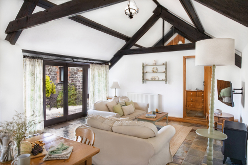 Luxury Cottage with En-suite Shower and Garden Views - Hydrangea Cottage