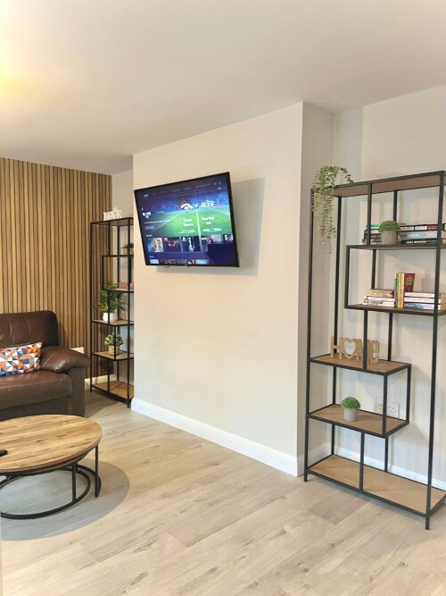  Lounge. Laugh. Repeat.