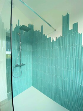 Large douche salle de bains "Gratte-ciels verts" de suite "Guéthary"