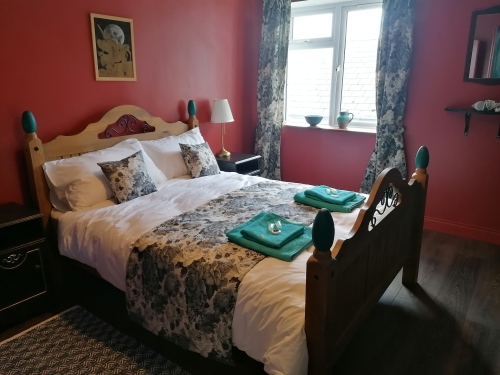 3 bedroom boutique art apartment with sea views