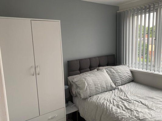 Small double bedroom with double wardrobe