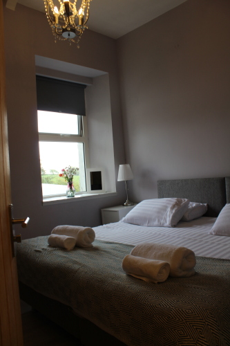 Double or Twin-Comfort-Ensuite with Shower-Mountain View