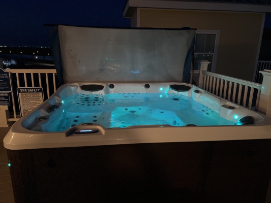 7 person spa has bluetooth