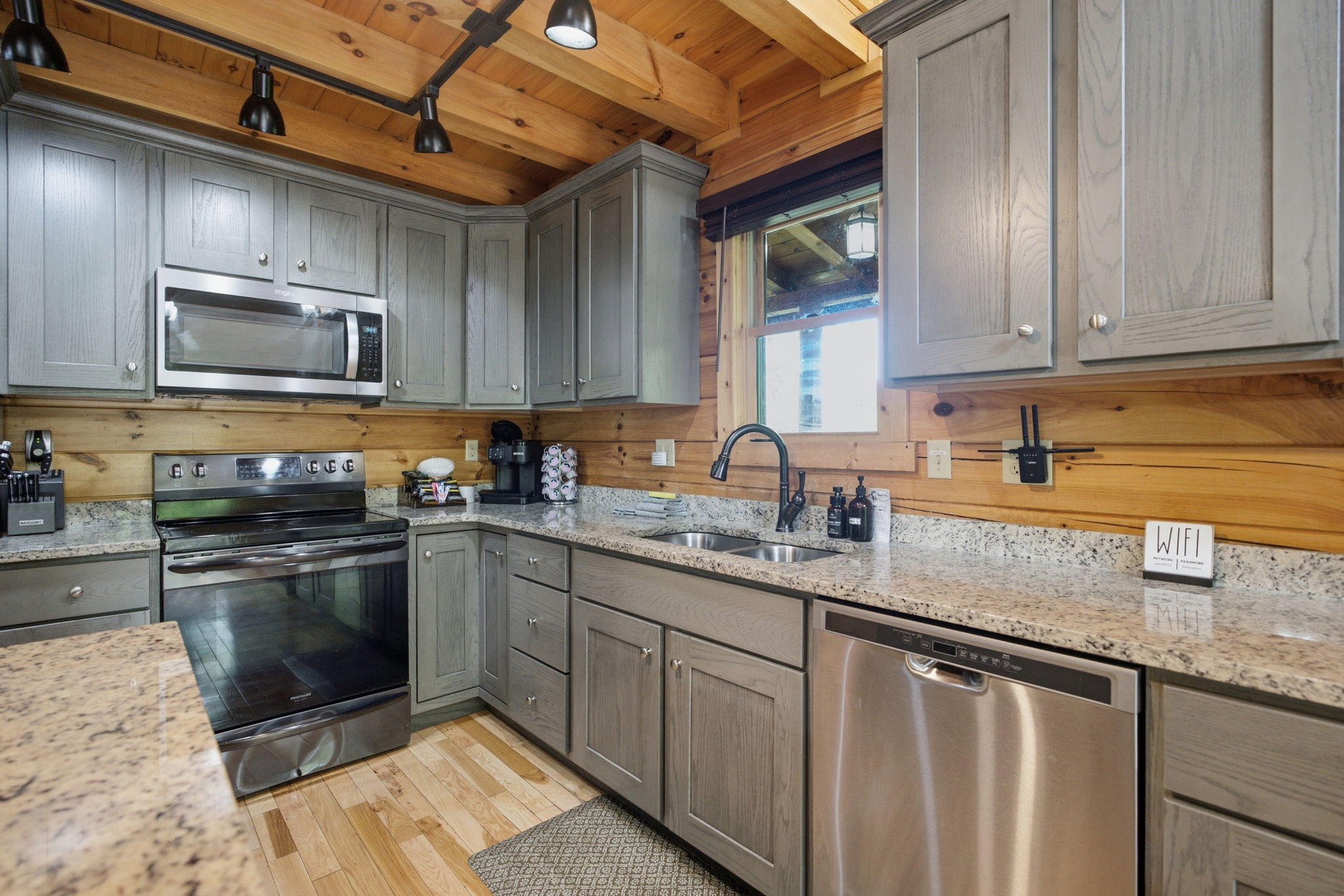 Firefly Hollow Lodge | Photo 21