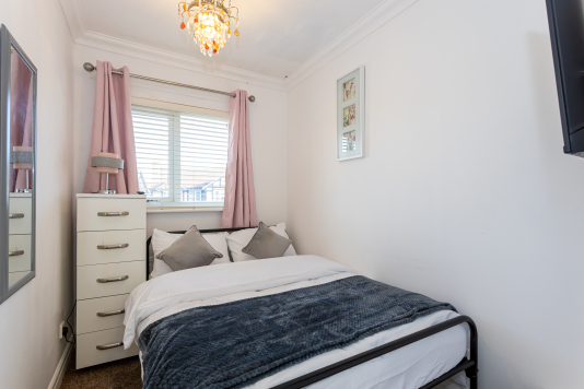 Double Bed - Bedroom 5