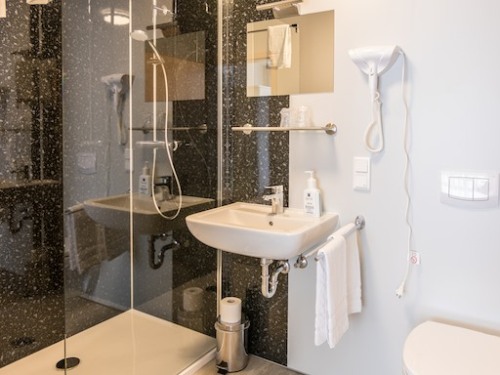 Badezimmer Queennsize Haupthaus