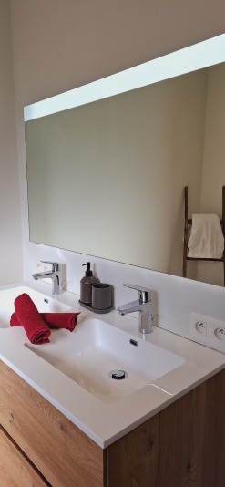 Salle de bain avec douche italienne