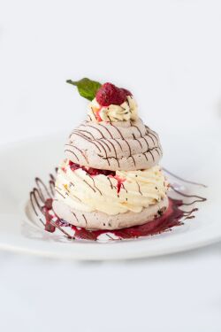 Chocolate and raspberry meringue