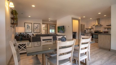 dining room in Suite