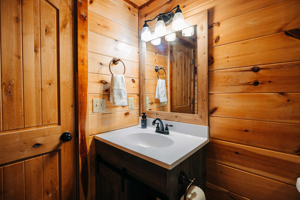 Rustic Cedar Inn | Photo 41