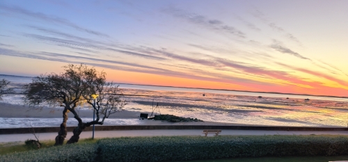 Coucher de soleil sur la plage à 5 mn à vélo