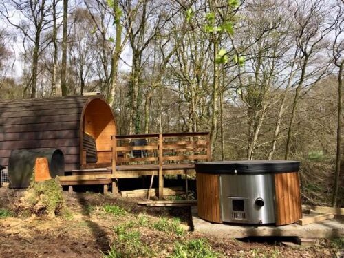 Ensuite Comfort Pod with log fired hot tub 