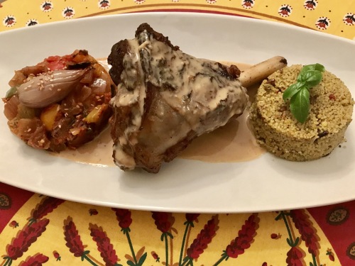 Souris d'agneau et sa sauce à l'ail