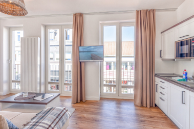 Wohnbereich mit Blick auf den TV