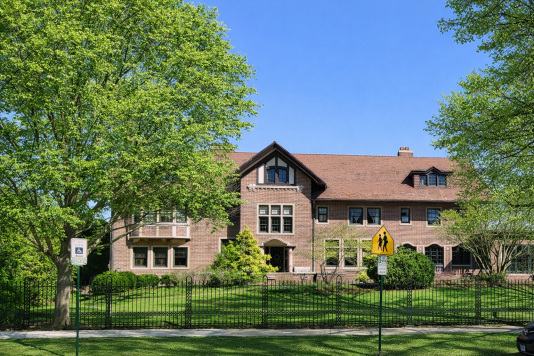 Cheney Mansion just 1 min by car from us.