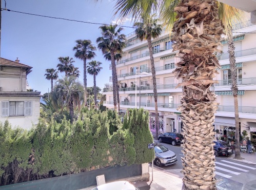 vue ville et aperçu mer, exposé sud