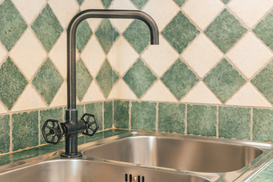 Dettaglio lavello e miscelatore