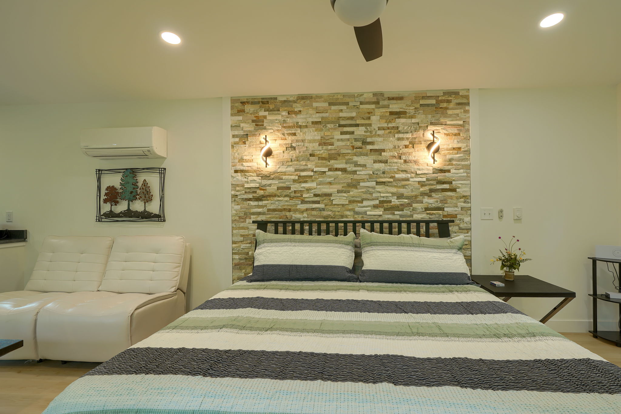 Honeymoon Hollow | Photo 16
