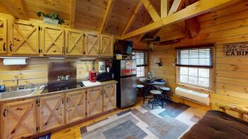 Turkey Ridge Lodges - Cabin # 5 - Open floor plan