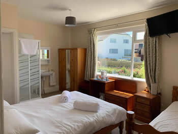 Twin room-Ensuite-Partial sea view - Base Rate