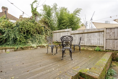 Shared garden and garden furniture 