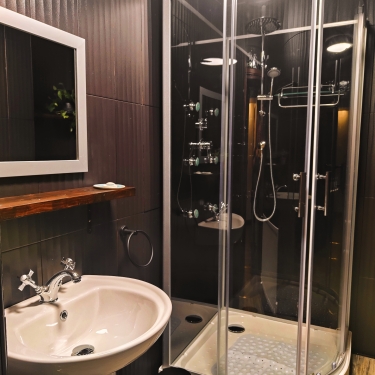 2 bedroom boutique duplex apartment