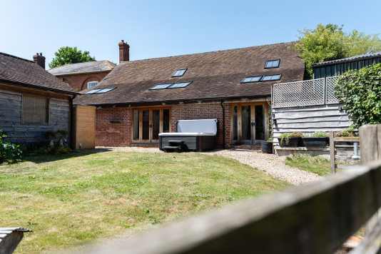 Little Yarkhill Cottage from Driveway
