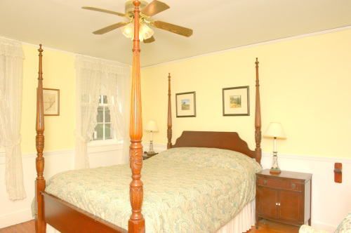C4 Carriage House -Queen -Queen-Ensuite-Deluxe-Countryside view - Base Rate
