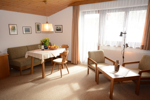 Apartment-Balkon-Eigenes Badezimmer-Einzimmer - Basispreis