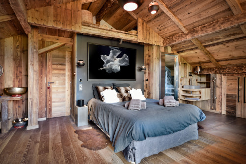 Étage - La suite “Mont-blanc” (master bedroom) avec son grand balcon.