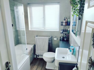 Newly fitted bathroom with power shower