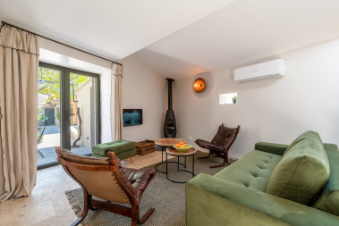 Le Salon et son Canapé Convertible