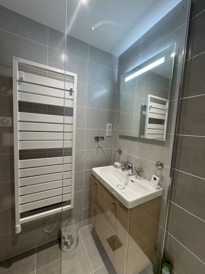 vasque et sèche serviette