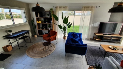 Bureau avec bibliothèque